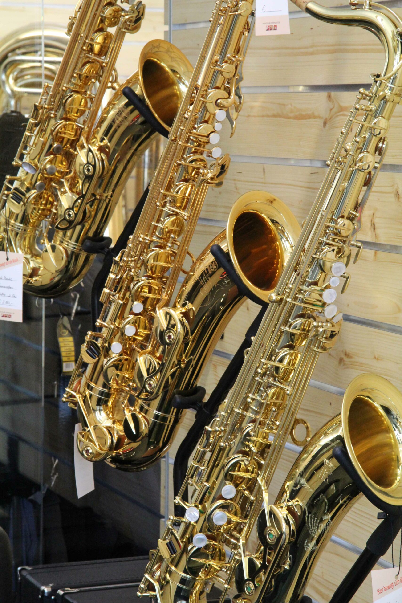 Saoxophone im Verkaufsraum